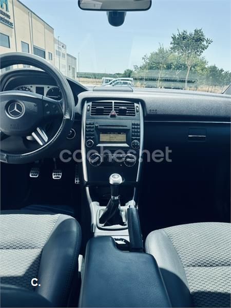 Usado Mercedes B180 109 CV (80 kW) 2011 Gris / plata Monovolumen