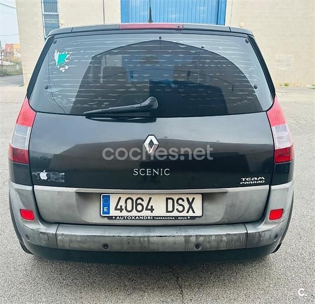 Begagnad Renault Scénic II Dynamique 136 HK (100 kW) 2005 Svart Minibuss