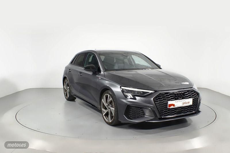 Gris Usado 2022 Audi A3 Ambiente Berlina | 28.900 € (Precio justo) - Imagen 1/4