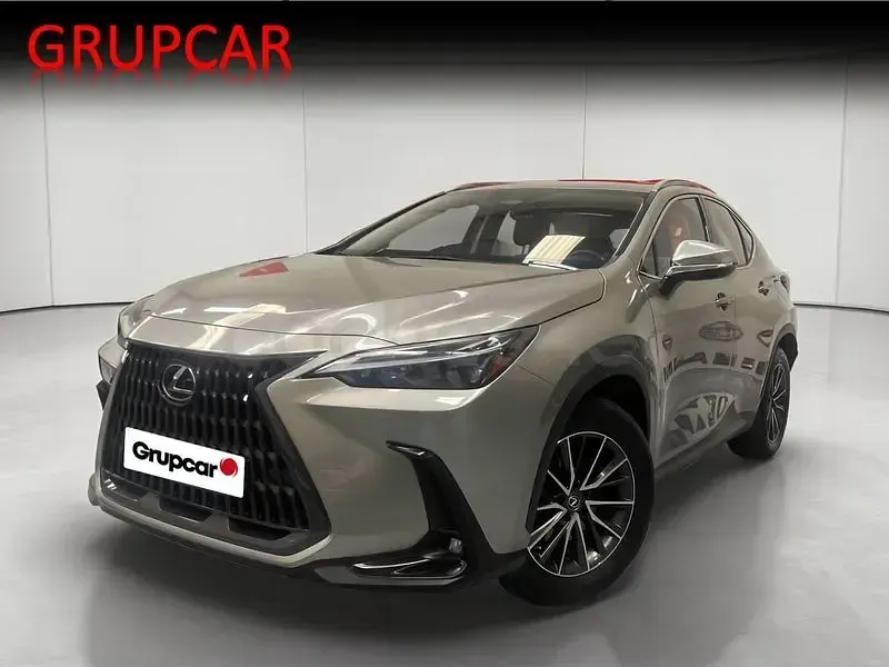 Usado Lexus NX350h Business Edition 242 CV (177 kW) 2023 Gris / plata SUV