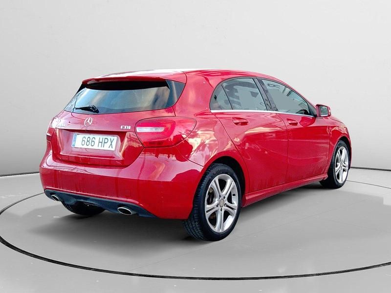 Usado Mercedes A180 Urban 110 CV (80 kW) 2013 Blanco Utilitario