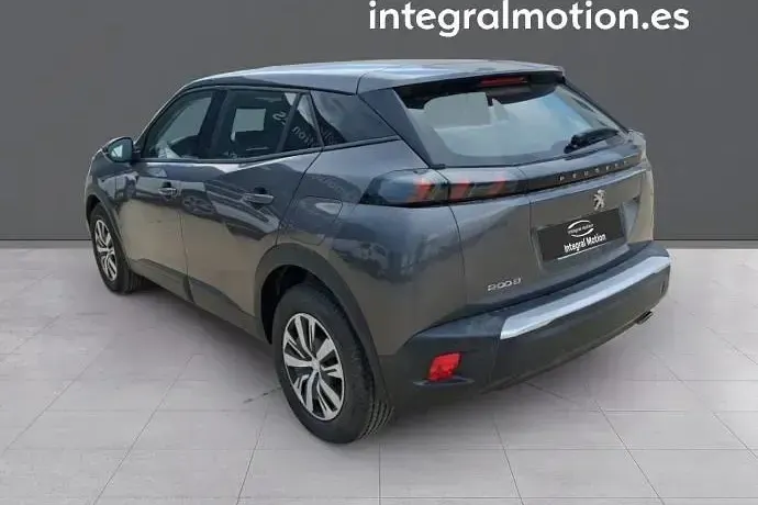 Usado Peugeot 2008 Allure 131 CV (96 kW) 2021 Gris SUV