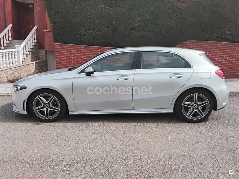Usado Mercedes A180 116 HP (85 kW) 2023 Cinzento Sedan