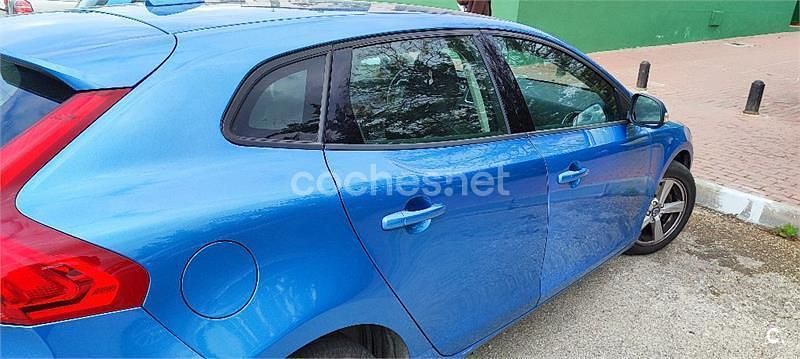 Usado Volvo V40 Kinetic 120 CV (88 kW) 2016 Azul Berlina