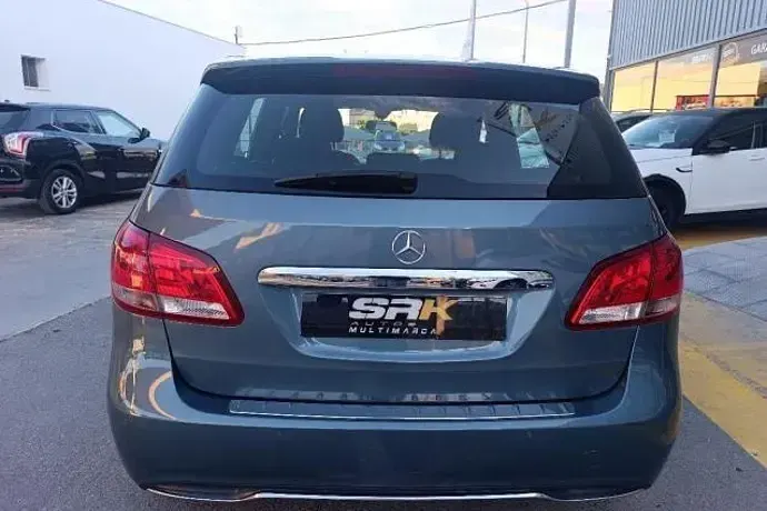 Usado Mercedes B180 109 CV (80 kW) 2015 Azul Utilitario