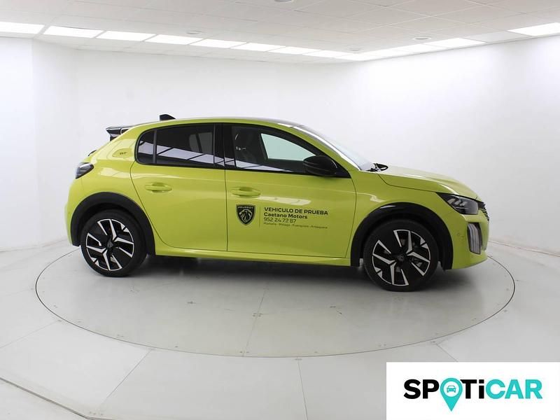 Usado Peugeot 208 GT 100 CV (73 kW) 2024 Dorado Utilitario