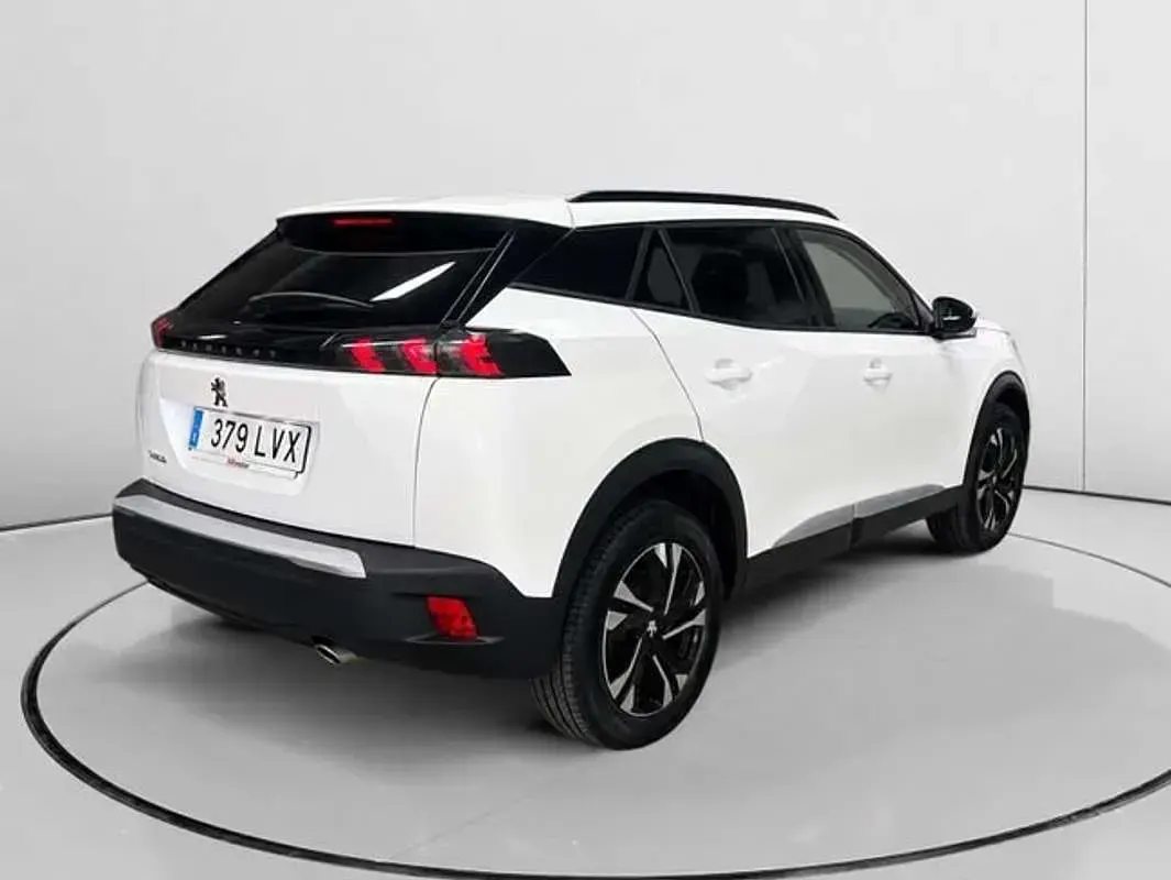 Usado Peugeot 2008 Allure 110 CV (80 kW) 2022 Blanco SUV
