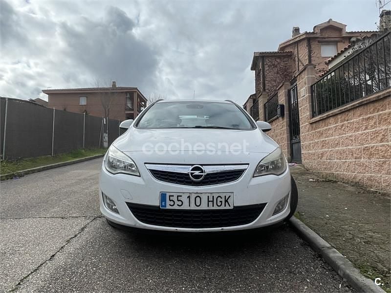 Blanco Usado 2011 Opel Astra Sport Familiar | 4200 € (Precio justo) - Imagen 1/4