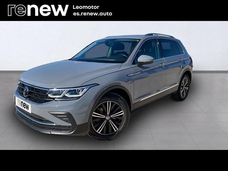 Usado VW Tiguan Life 150 CV (110 kW) 2023 Gris ceres SUV