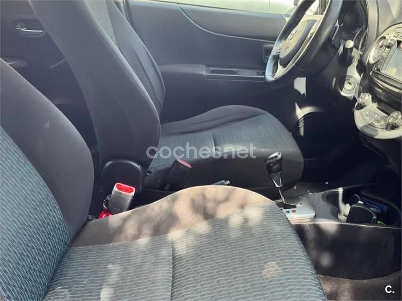 Occasion Toyota Yaris Active 90 ch (66 kW) 2012 Gris Citadine