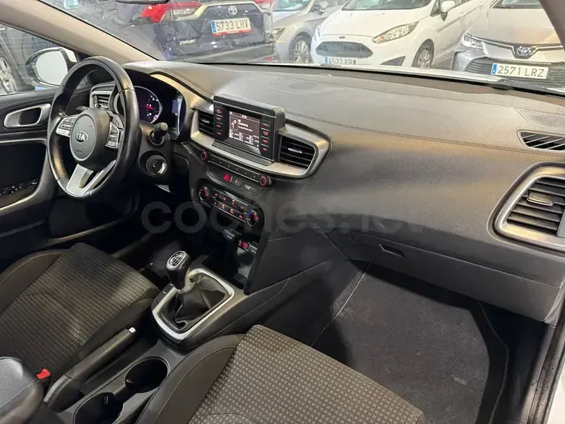 Usado Kia Ceed 115 CV (84 kW) 2019 Blanco Utilitario