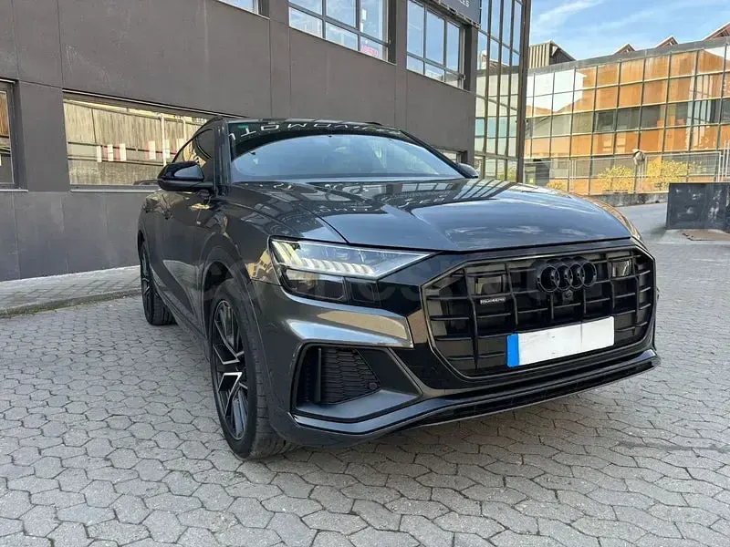 Usado Audi Q8 Ambiente 340 CV (250 kW) 2021 Gris / plata SUV