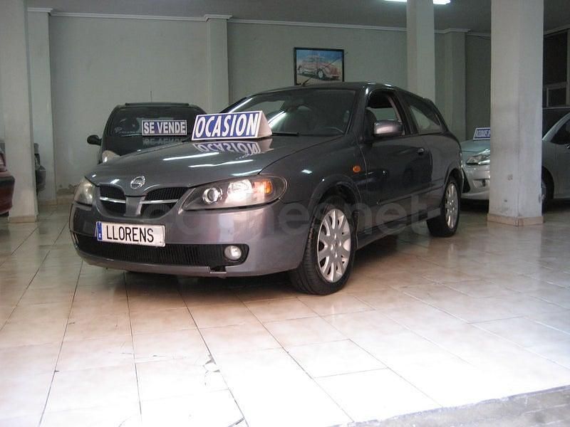 Usado Nissan Almera Tekna 98 CV (72 kW) 2004 Gris / plata Berlina