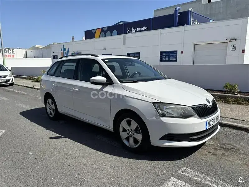 Usado Skoda Fabia 90 CV (66 kW) 2016 Blanco Familiar