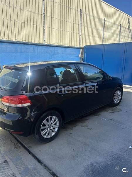 Usado VW Golf VI 105 CV (77 kW) 2011 Negro Utilitario