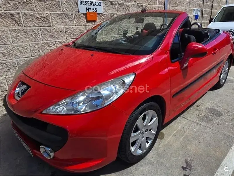 Usado Peugeot 207 CC 120 CV (88 kW) 2007 Rojo Descapotable