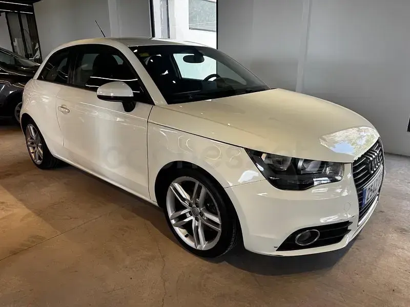 Usado Audi A1 Attraction 105 CV (77 kW) 2011 Blanco Utilitario