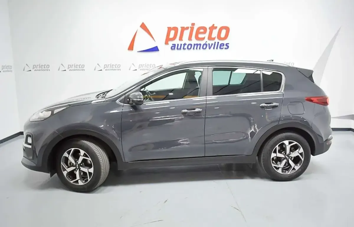 Usado Kia Sportage Plus 136 CV (100 kW) 2021 Gris SUV