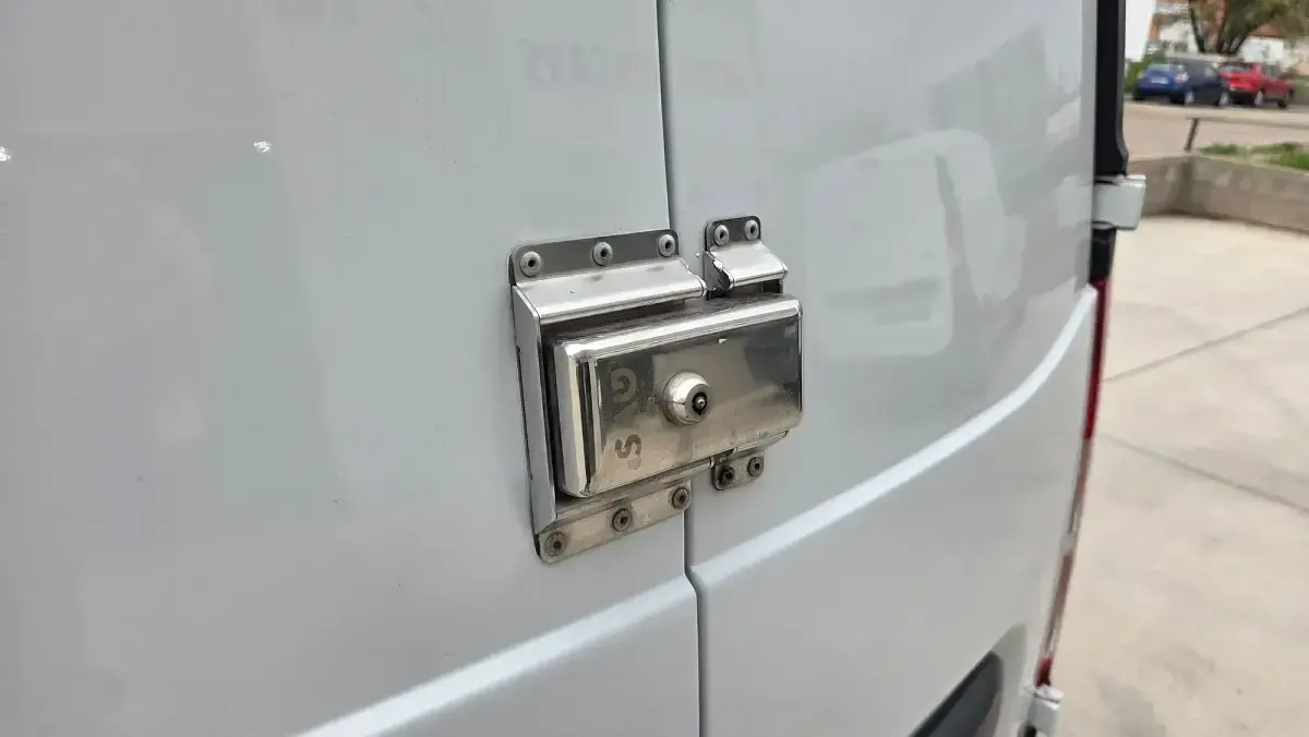 Usado Dacia Dokker Essentiel 107 CV (78 kW) 2021 Blanco Monovolumen