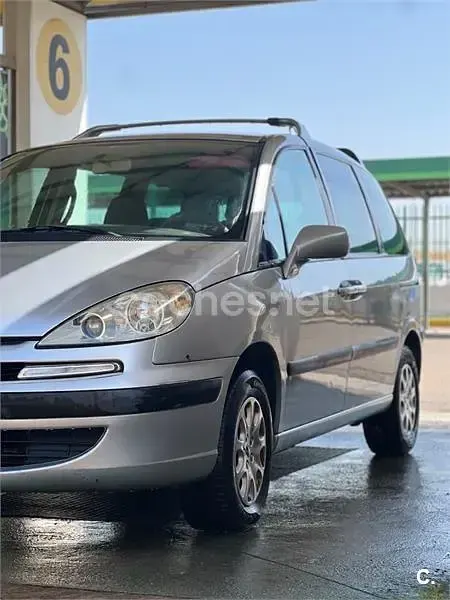 Usado Peugeot 807 109 CV (80 kW) 2004 Gris / plata Monovolumen