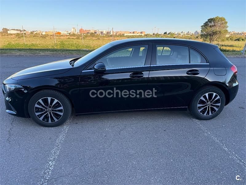 Usado Mercedes A180 116 CV (85 kW) 2023 Negro Berlina