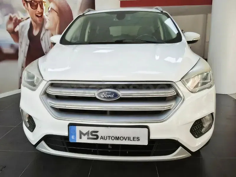 Usado Ford Kuga Trend 120 CV (88 kW) 2018 Blanco SUV