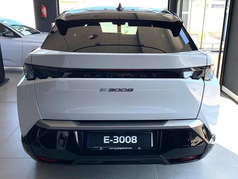 Usado Peugeot e-3008 GT 169 kW (231 CV) 2024 Blanco okenite SUV