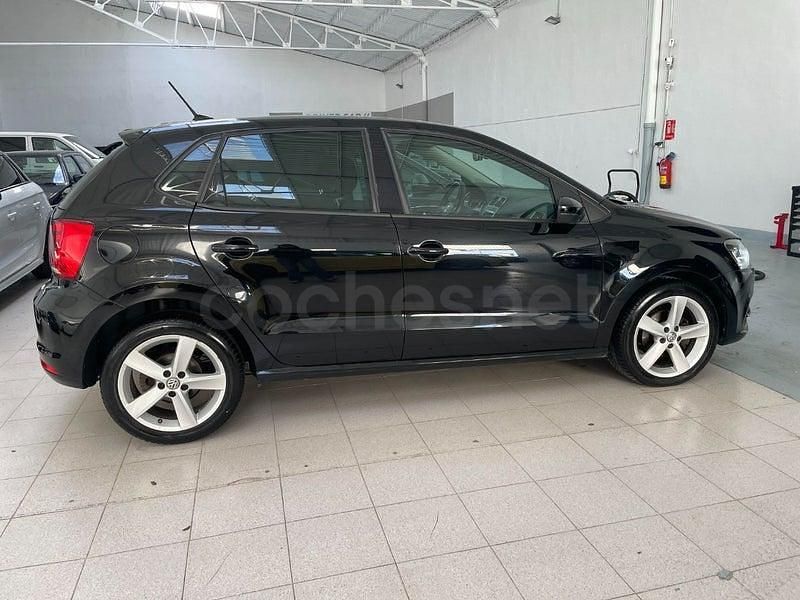 Usado VW Polo Advance 90 CV (66 kW) 2017 Negro Berlina
