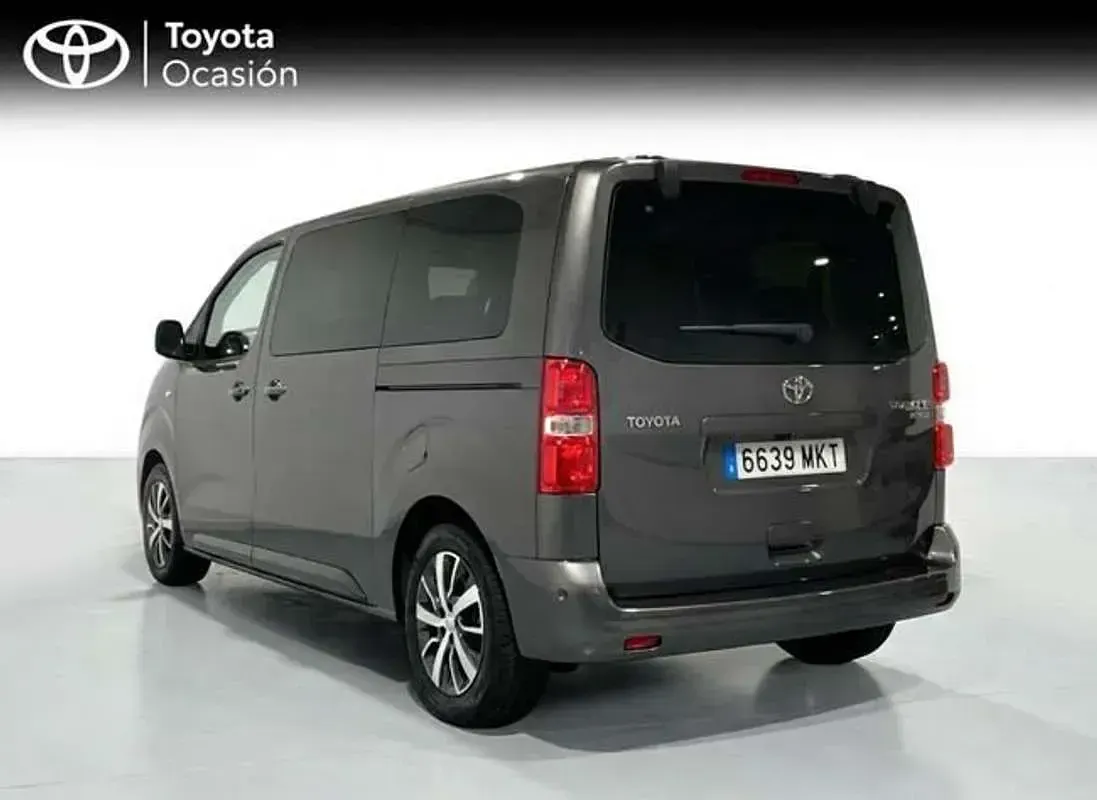 Usado Toyota Proace Advance 145 CV (106 kW) 2023 Gris Monovolumen