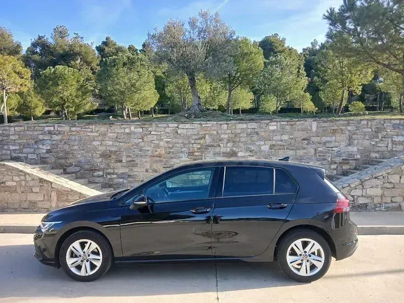 Usado VW Golf VIII Life 115 CV (84 kW) 2021 Negro Berlina