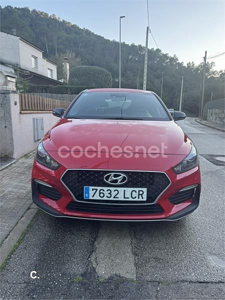 Usado Hyundai i30 N Line 120 CV (88 kW) 2019 Granate Berlina