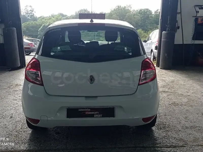 Usado Renault Clio II Business 75 CV (55 kW) 2011 Blanco Berlina