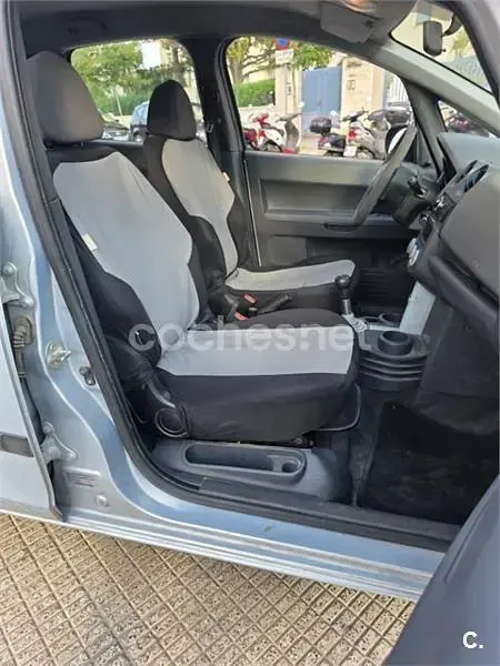 Usado Mitsubishi Colt Inform 75 CV (55 kW) 2007 Azul Monovolumen