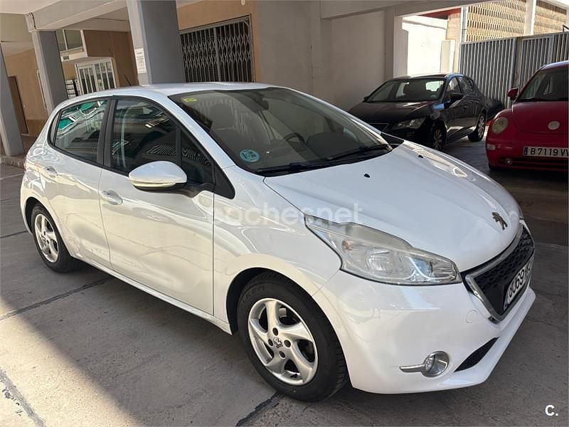 Usado Peugeot 208 82 CV (60 kW) 2013 Blanco Utilitario