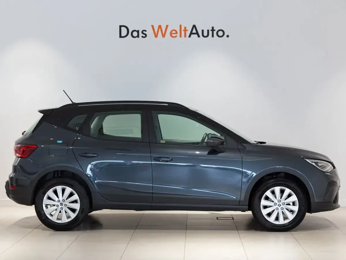 Usado Seat Arona Style 110 CV (80 kW) 2022 Gris SUV