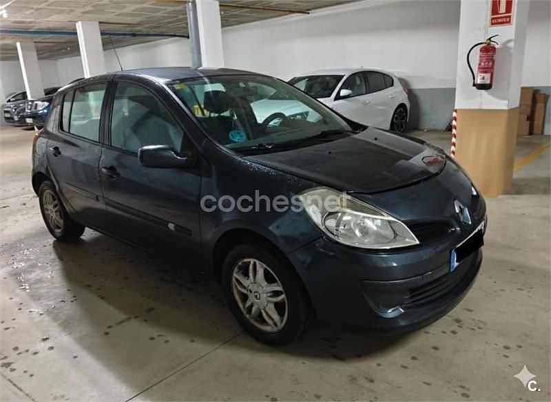 Usado Renault Clio II Authentique 60 CV (44 kW) 2005 Azul Berlina