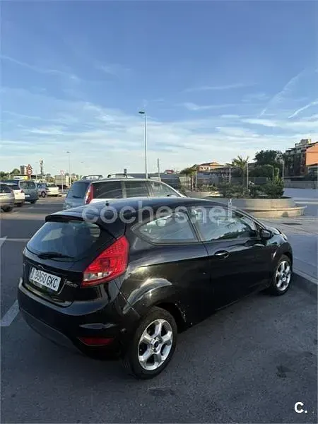 Usado Ford Fiesta Trend 68 CV (50 kW) 2008 Negro Utilitario