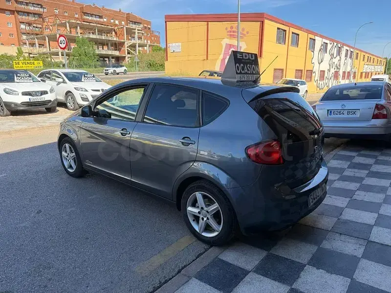 Usado Seat Altea Reference 105 CV (77 kW) 2012 Gris / plata Monovolumen