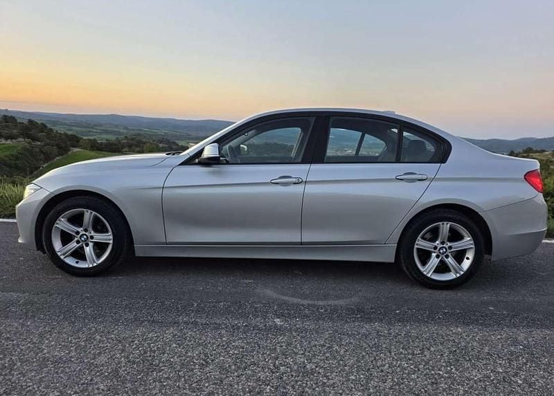 Usado BMW 318 Comfort Edition 143 CV (105 kW) 2012 Gris Berlina