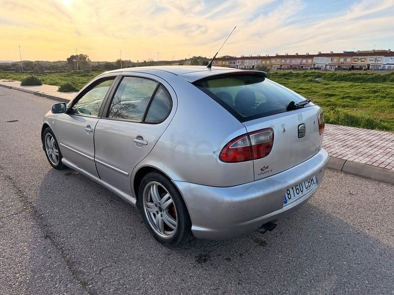 Usado Seat Leon Sport 150 CV (110 kW) 2003 Gris / plata Utilitario