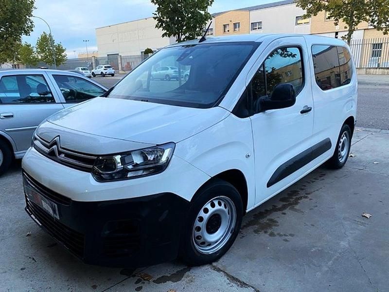 Usado Citroën Berlingo Live 102 CV (75 kW) 2020 Blanco Monovolumen