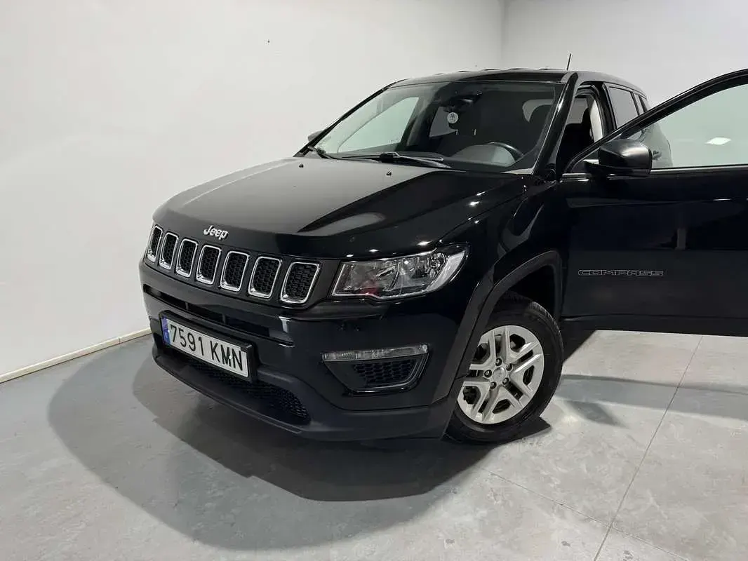 Usado Jeep Compass Sport 120 CV (88 kW) 2018 Negro SUV