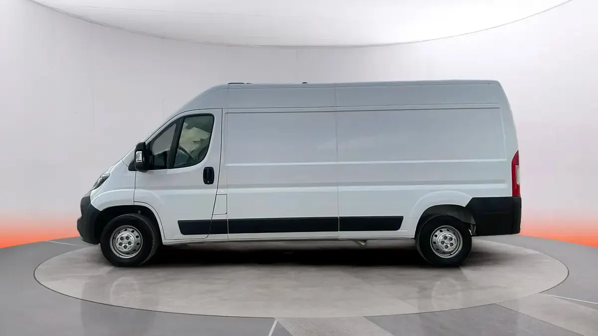 Usado Peugeot Boxer S 140 CV (102 kW) 2023 Blanco Van