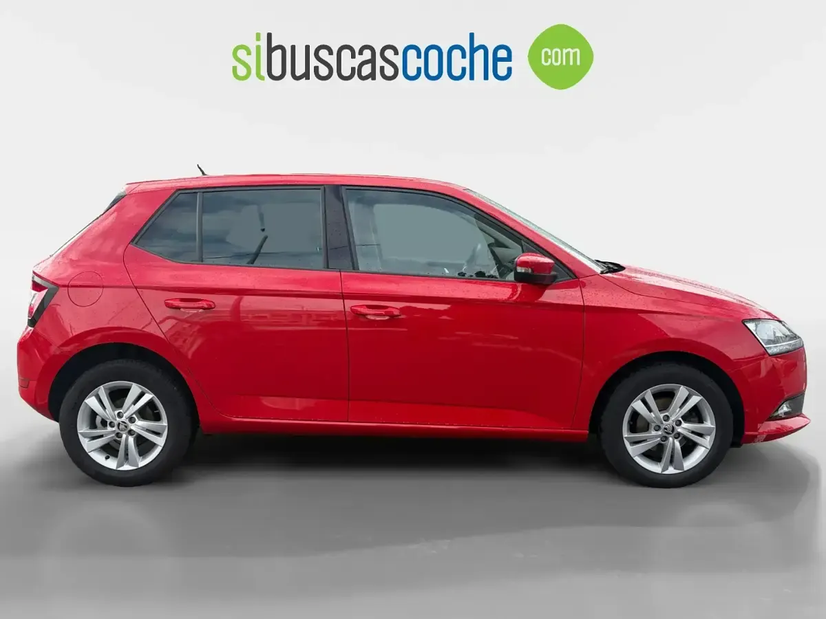 Usado Skoda Fabia Ambition 95 CV (69 kW) 2021 Rojo Utilitario