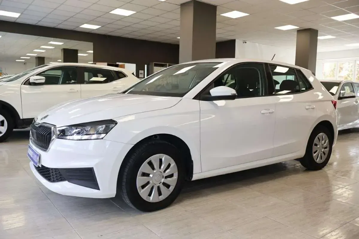Usado Skoda Fabia Ambition 95 CV (69 kW) 2022 Blanco Utilitario