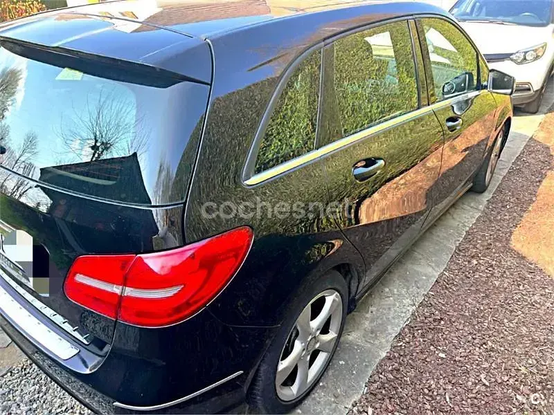 Usado Mercedes B180 AMG line 109 CV (80 kW) 2013 Negro Monovolumen