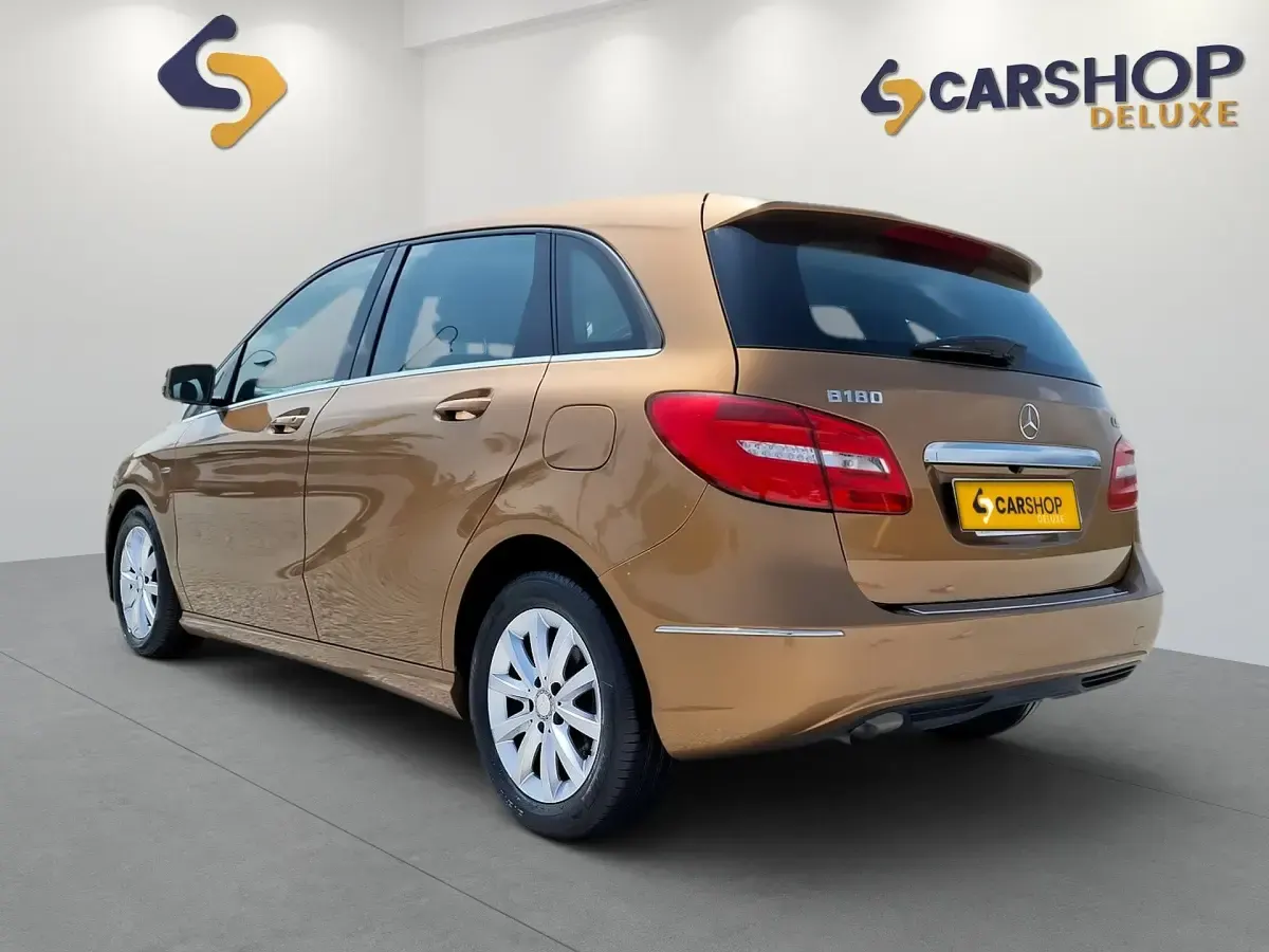 Usado Mercedes B180 109 CV (80 kW) 2012 Marrón Utilitario