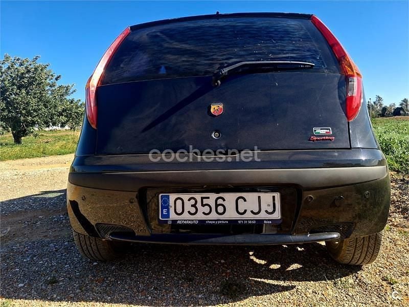 Usado Fiat Punto 80 CV (58 kW) 2003 Negro Utilitario
