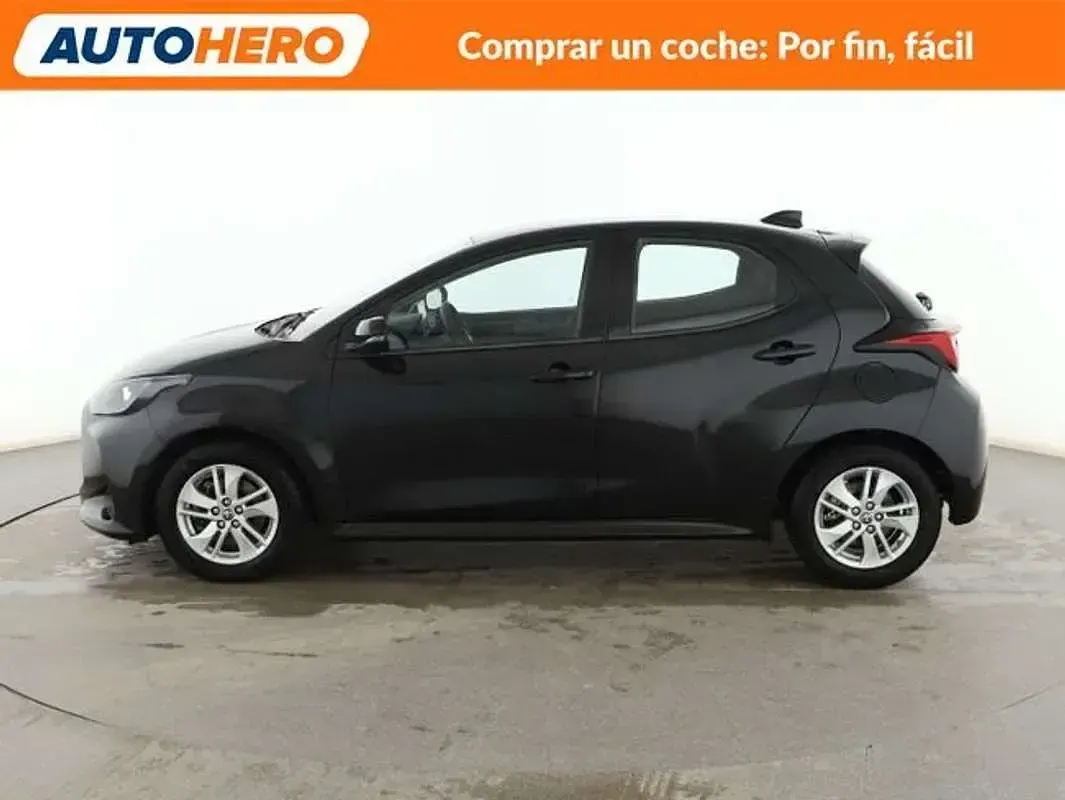 Usado Toyota Yaris Hybrid Active 116 CV (85 kW) 2021 Negro Berlina