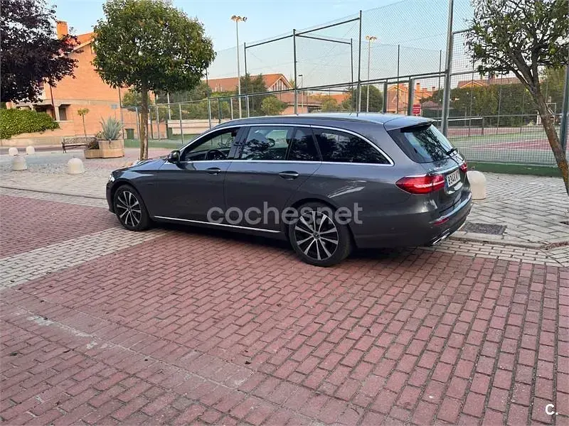 Usado Mercedes E300 306 CV (225 kW) 2020 Gris / plata Familiar